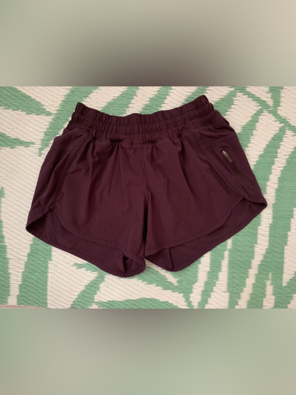 Lululemon running shorts size 4